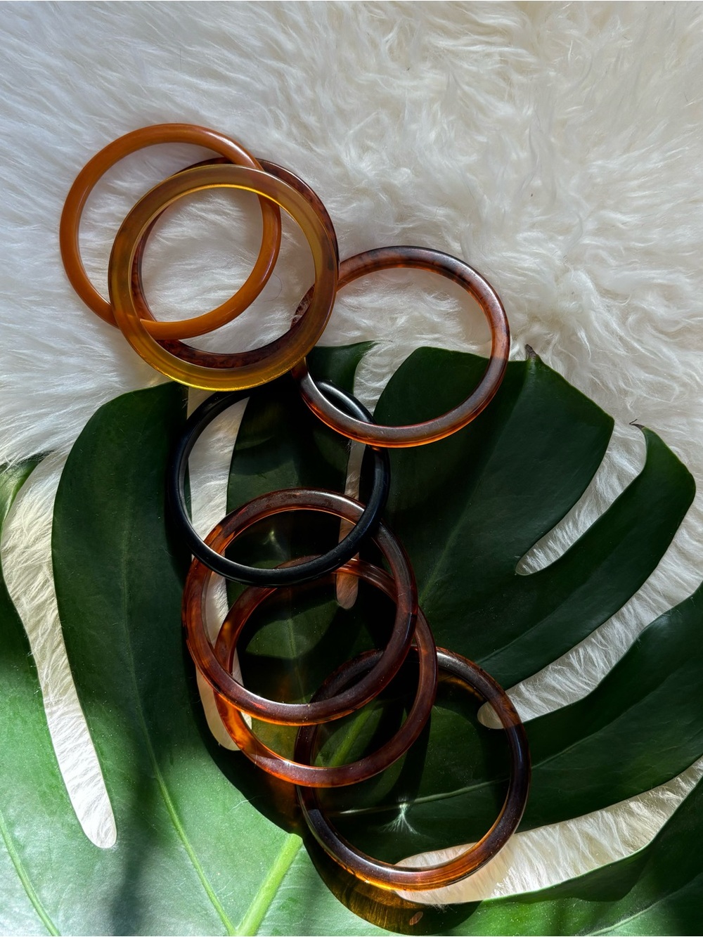 Assorted Resin Bangle Set in Tortoiseshell, Black & Amber bakelite 8 Vintage